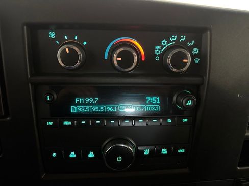 Used 2019 GMC Savana 2500 Extended RWD image 18