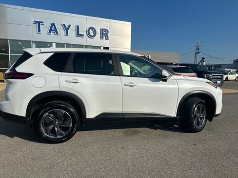Used 2026 Nissan Rogue SV FWD image 16