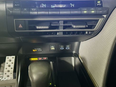 Used 2025 Toyota Camry SE FWD image 23