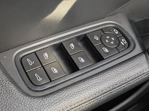 Used 2024 Porsche Cayenne AWD/4WD image 25