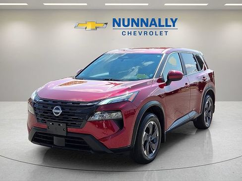 Used 2025 Nissan Rogue SV AWD/4WD image 1
