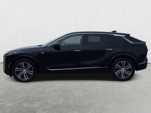 Certified 2024 Cadillac Lyriq Luxury AWD/4WD image 8