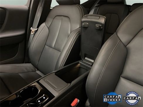 Used 2025 Volvo XC40 B5 Plus image 88