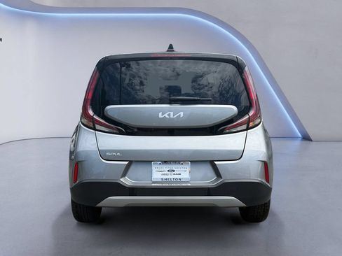 Used 2025 Kia Soul LX w/ LX Technology Package FWD image 5
