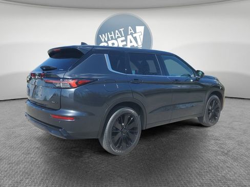 New 2026 Mitsubishi Outlander LE AWD/4WD image 3
