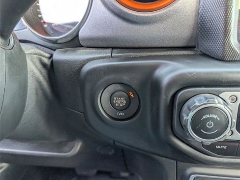 Used 2020 Jeep Gladiator Mojave AWD/4WD image 25