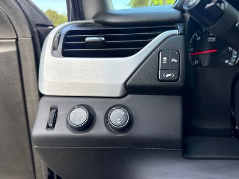 Used 2019 GMC Yukon SLE w/ SLE Value Package AWD/4WD image 14