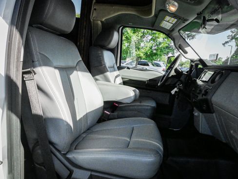 Used 2014 Ford F550 2WD Regular Cab Super Duty image 44