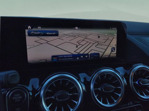 Certified 2025 Mercedes-Benz GLA 250 image 32