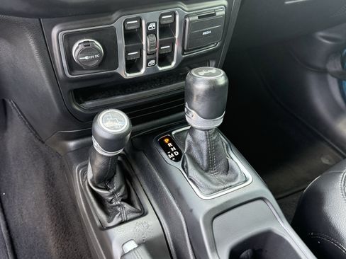 Used 2020 Jeep Wrangler Unlimited Sahara AWD/4WD image 8