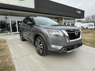 Used 2024 Nissan Pathfinder Platinum video 1