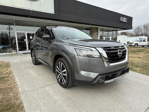 Used 2024 Nissan Pathfinder Platinum image 1