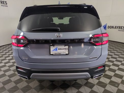 Used 2024 Honda Pilot Touring image 4