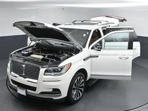 Certified 2023 Lincoln Navigator Reserve AWD/4WD image 57