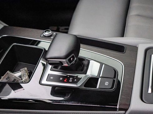 Used 2022 Audi Q5 e Prestige w/ Prestige Package image 31