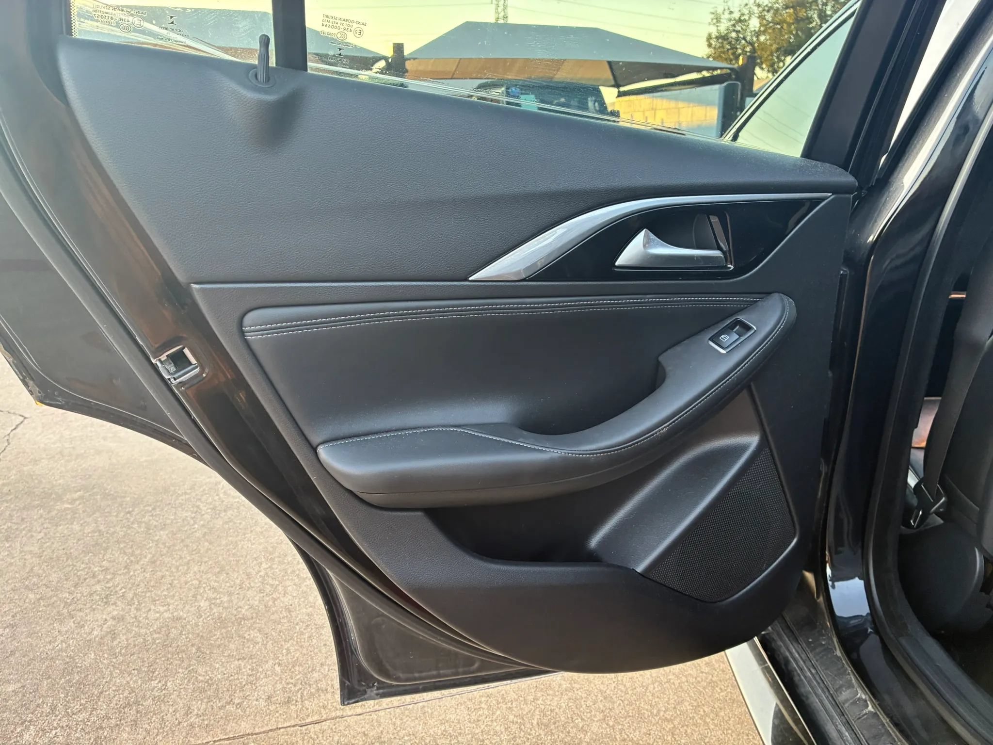 Used 2017 INFINITI QX30 Sport w/ Sport Leather Package FWD image 14