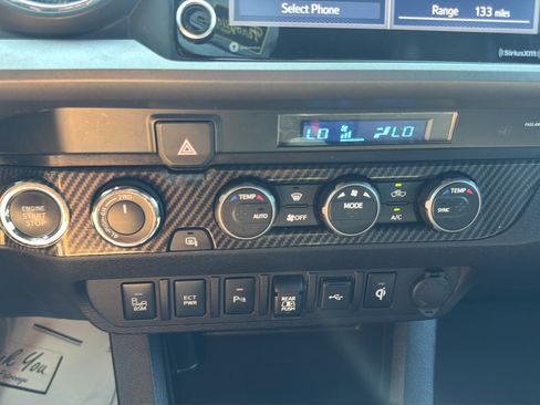 Used 2021 Toyota Tacoma TRD Off-Road w/ Technology Package AWD/4WD image 9