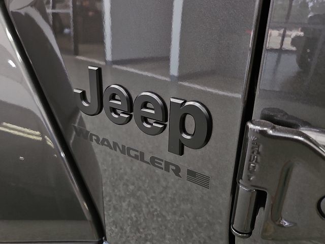 New 2025 Jeep Wrangler Unlimited Sahara w/ Technology Group AWD/4WD image 11