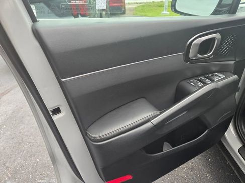 Used 2025 Kia Sorento S w/ Panoramic Sunroof Package FWD image 24
