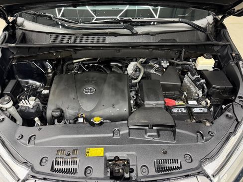 Used 2017 Toyota Highlander XLE AWD/4WD image 7