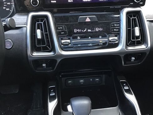 Used 2023 Kia Sorento S w/ Panoramic Sunroof Package image 11