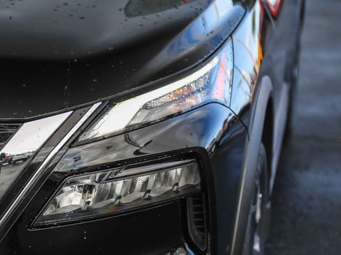 Used 2022 Nissan Rogue S image 10