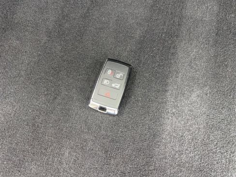 Used 2022 Land Rover Range Rover Velar S image 79