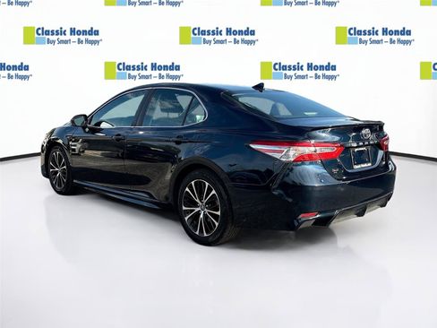 Used 2020 Toyota Camry SE FWD image 5