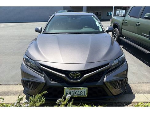 Used 2021 Toyota Camry SE FWD image 3