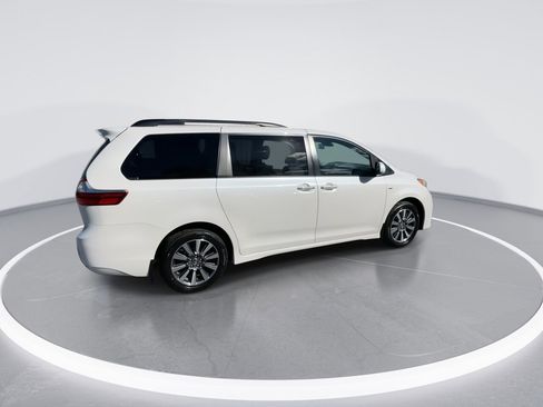 Used 2020 Toyota Sienna XLE w/ XLE Navigation Package AWD/4WD image 21