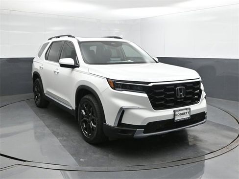 New 2025 Honda Pilot Touring image 22