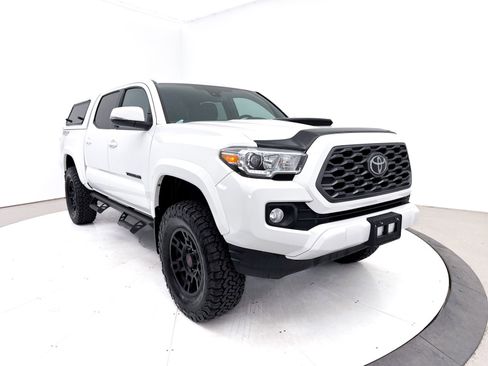 Used 2020 Toyota Tacoma TRD Sport w/ Technology Package AWD/4WD image 10