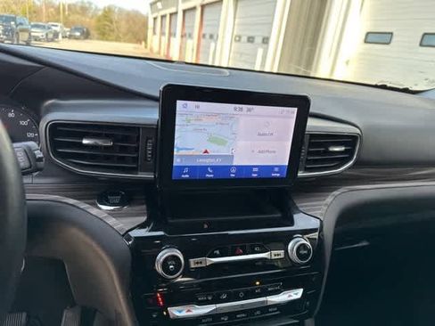 Used 2023 Ford Explorer Limited image 7