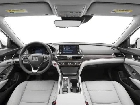 Used 2018 Honda Accord Touring image 8