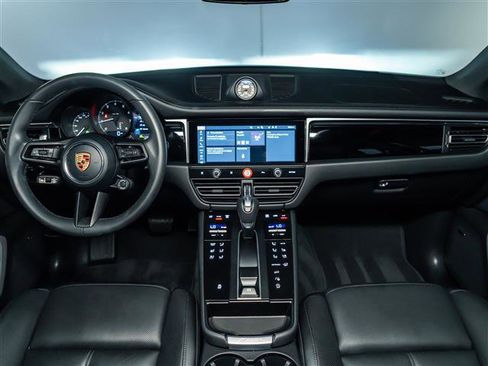 Certified 2026 Porsche Macan AWD/4WD image 18