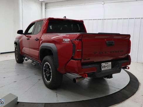 Used 2025 Toyota Tacoma TRD Off-Road AWD/4WD image 8