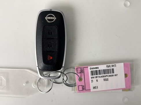 Used 2023 Nissan Rogue S AWD/4WD image 19