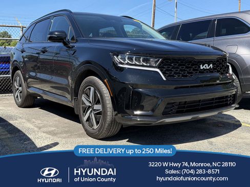 Used 2022 Kia Sorento S w/ Panoramic Sunroof Package FWD image 1