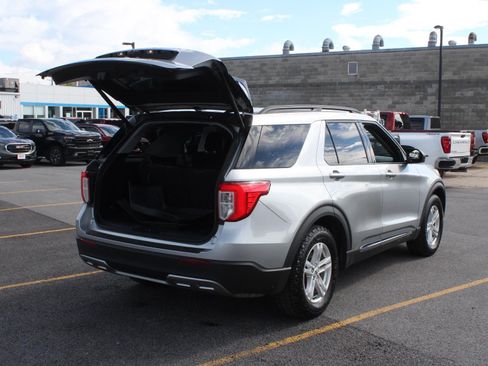 Used 2023 Ford Explorer XLT w/ Equipment Group 202A RWD image 7