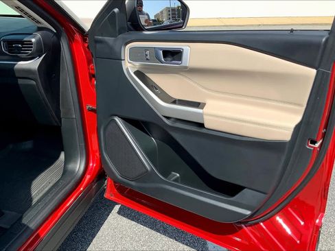 Used 2021 Ford Explorer XLT w/ Equipment Group 202A image 21