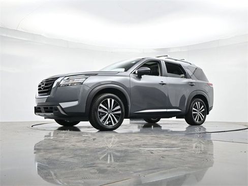 Used 2024 Nissan Pathfinder Platinum image 31