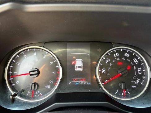 Used 2020 Toyota RAV4 LE FWD image 8