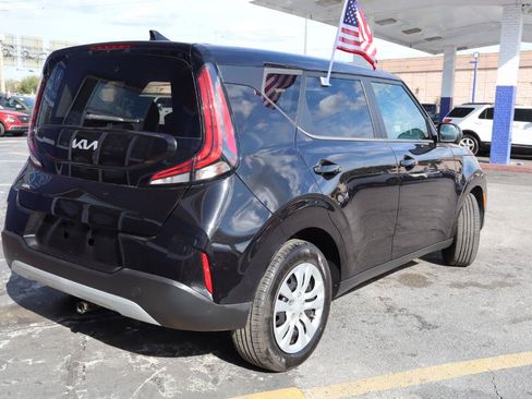 Used 2023 Kia Soul LX FWD image 3