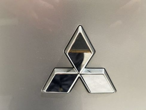 Used 2025 Mitsubishi Outlander AWD image 29