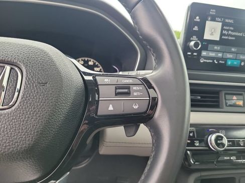 Certified 2025 Honda Pilot Touring image 19