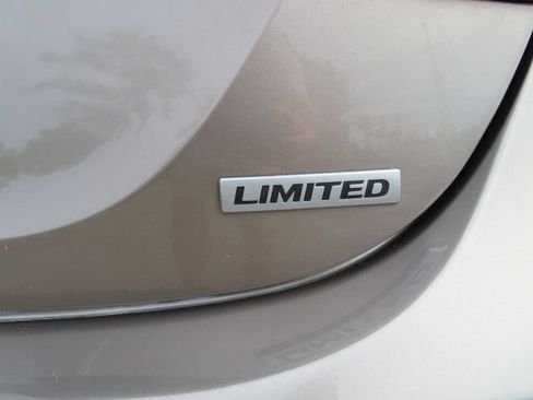 Used 2015 Hyundai Elantra Limited FWD image 34