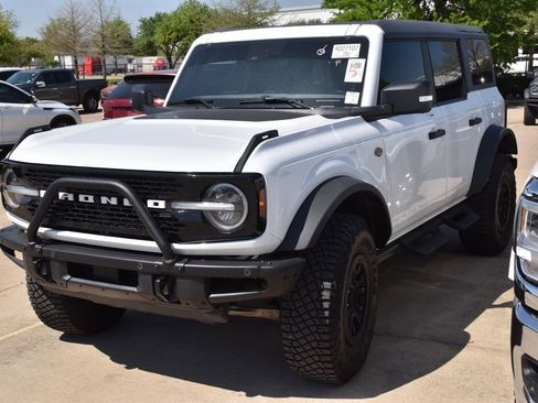 Used 2023 Ford Bronco Wildtrak image 2