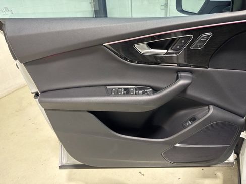 Used 2019 Audi Q8 Prestige w/ Adaptive Chassis Package image 11