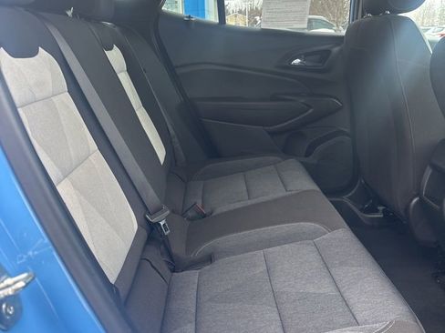Used 2024 Chevrolet Trax RS w/ Sunroof Package FWD image 11