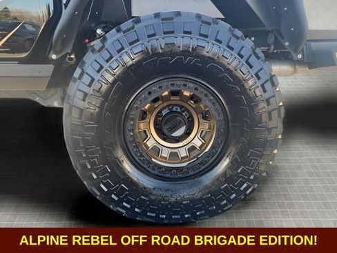 Used 2023 Jeep Gladiator Sport AWD/4WD image 12
